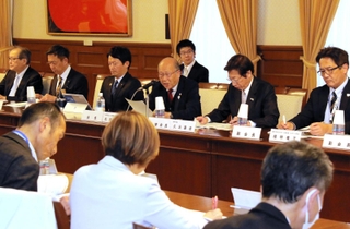 ２０２４年の神戸マラソンの概要などを話し合った実行委員会総会＝神戸市中央区下山手通４、県公館