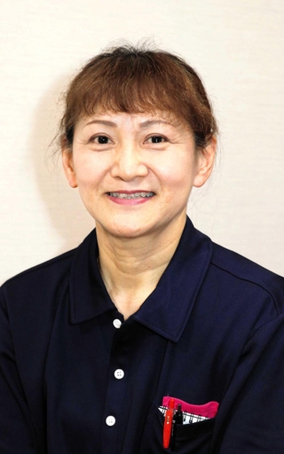 「右目も同様に白内障になるかもしれないが、不安はない」と語る桑田和子さん＝尼崎市内　　　　　