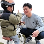 ２０日間取得した吉谷裕司さん。育休取得で子どもとの距離もさらに近づいた＝豊岡市出石町