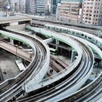 東側へ25メートル分のホームの拡張が計画されているポートライナー三宮駅＝１日、神戸市中央区