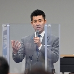 立憲民主党兵庫県連の定期大会であいさつする同党の泉健太代表＝１０日午後、神戸市中央区（撮影・風斗雅博）