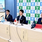 「防災グローバルフォーラム」に向け、会見する（左から）清元秀泰姫路市長、斎藤元彦知事、世界銀行の米山泰揚駐日特別代表＝兵庫県庁