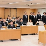 兵庫県議会予算特別委員会で、県立大の県民無償化事業を巡って自民党が付帯決議案を提出したが、反対多数で否決された＝兵庫県庁