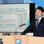 兵庫県職員の新しい働き方を目指す「モデルオフィス」について、検証結果の中間報告を発表する斎藤元彦知事＝兵庫県庁