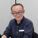 初めての台本読み合わせに臨む安達もじり監督＝２０日午後、神戸市長田区北町３、長田区役所