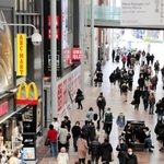 兵庫県内の商業地で最高価格となった神戸・三宮センター街東側入り口周辺＝神戸市中央区