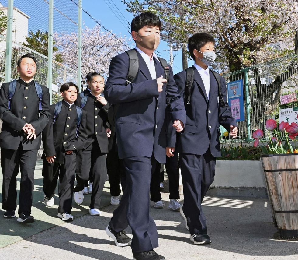 中学制服、ブレザーが主流 多様な性自認に対応 冬暖かい