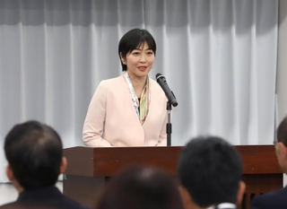 就任式であいさつする姫路市の久保田智子教育長＝姫路市役所（撮影・辰巳直之）