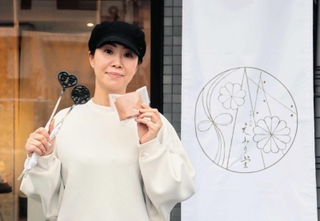 地元で念願の店をオープンさせた和田絵三子さん＝神戸市兵庫区中道通７
