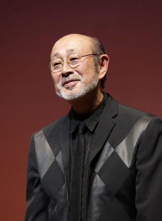 出演した映画「ふたたび」の試写会であいさつする佐川満男さん＝神戸新聞松方ホール