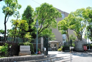 園田女大・園田女大短期大学部＝尼崎市南塚口町７