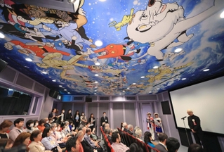 手塚作品のキャラクターが天井を彩る映像ホールで開かれたセレモニー＝２５日午前、宝塚市武庫川町、手塚治虫記念館（撮影・吉田敦史）