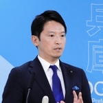 現職幹部が知事を批判する文書を作成した問題で、事実関係を調査する方針を示した斎藤元彦知事＝２日午後、兵庫県庁