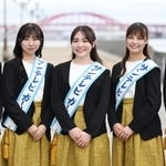 ５５期サンテレビガールズの（左から）宮内愛子さん、安田りかさん、当谷理穂さん、嶋崎るり葉さん、山川結子さん＝神戸市中央区東川崎町１（撮影・大田将之）