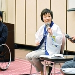 世界パラ陸上の魅力を語る（左から）永尾嘉章さんと増田明美会長＝神戸市中央区港島中町６、神戸商工会議所会館