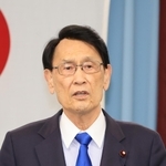 自民党兵庫県連で開かれた政治刷新車座対話で挨拶する渡海紀三朗政調会長＝２０日午後、神戸市中央区中山手通５（撮影・小林良多）