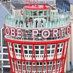 神戸港や六甲山など神戸の景観が一望できる神戸ポートタワーの屋上デッキ＝２３日午後、神戸市中央区波止場町（撮影・斎藤雅志）