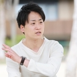 「１８年しか生きられなかったんだな」。兄昌毅さんへの思いを語る上田篤史さん＝神戸市東灘区住吉本町（撮影・長嶺麻子）