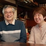 ２両目で事故に巻き込まれた小椋聡さん（左）。妻の朋子さんと現在の心境を語ってくれた＝兵庫県多可町（撮影・笠原次郎）