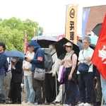 兵庫県メーデー神戸中央大会に参加する人たち＝２７日午前、神戸市中央区楠町７、大倉山公園