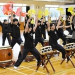 練習に励む須磨翔風高と、神戸野田高の生徒＝いずれも神戸市須磨区西落合１