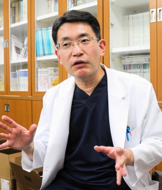 「メタボリック症候群も肥満症と似た状態だが、診断基準が異なる」と語る池田弘毅医師＝尼崎市塚口町１、池田病院