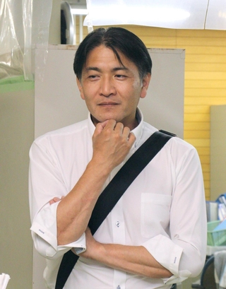 立候補取り下げの理由を説明する小西彦治氏＝相生市旭１