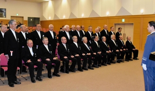 兵庫県警OBに叙勲伝達式 神戸、44人参加 出席者「『山一抗争』の 兵庫県警OBに叙勲伝達式 神戸、44人参加 出席者「『山一抗争』の