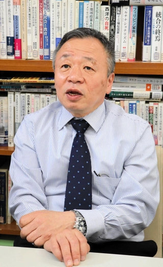 災害時の支援について語る神戸定住外国人支援センターの金宣吉理事長＝神戸市長田区若松町４