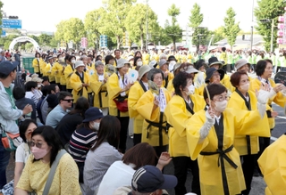 まつり２日目のフィナーレを飾った総踊り＝姫路市の大手前通り（撮影・辰巳直之）
