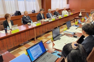 初めて開催された兵庫県病院局コンプライアンス委員会＝神戸市中央区