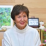 ３０年以上に及ぶ女性支援活動を語る認定ＮＰＯ法人「ウィメンズネット・こうべ」代表理事の正井礼子さん＝神戸市長田区久保町５（撮影・斎藤雅志）