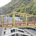 すぐ近くに豊かな自然が広がる新神戸駅＝神戸市中央区加納町１