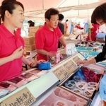 「出張輪島朝市」として特産の商品が並んだブース＝１１日午後、神戸市東灘区住吉宮町３