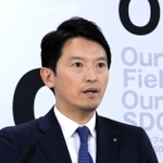 元西播磨県民局長の文書問題で、方針を転換し、第三者機関の設置を検討すると述べる斎藤元彦知事＝１４日午後、兵庫県庁