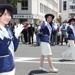 パレードする姫路お城のアンバサダー＝姫路市の大手前通り（撮影・辰巳直之）