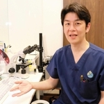 「最近は帯状疱疹の患者が若年層にも増えている」と話す山下純史医師＝神戸市東灘区住吉宮町４、やました皮フ科クリニック