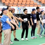 大会期間中は日本をはじめ中国、ブラジル、ドイツの記者やカメラマンらが交流する機会もあった（撮影・門田晋一）＝神戸市須磨区緑台