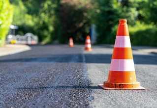 道路工事のイメージ（Fokussiert／stock.adobe.com）