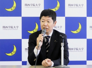 ２０２９年度に開設する王子キャンパスの概要などを説明する関西学院大の森康俊学長＝大阪市北区、関西学院大大阪梅田キャンパス