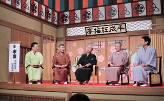テレビ番組に出演した（左から）桂吉弥さん、桂南光さん、桂米朝さん、桂ざこばさん、桂米團治さん＝２０１０年２月、大阪市中央区、読売テレビ
