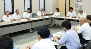 実践校などを決めた兵庫県ＮＩＥ推進協議会の総会＝神戸市中央区栄町通１