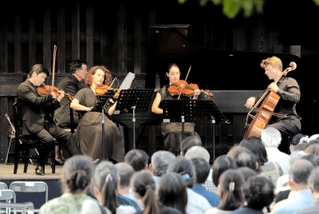 昨年開かれたル・ポン国際音楽祭の様子＝赤穂市上仮屋、赤穂城跡（赤穂市提供）