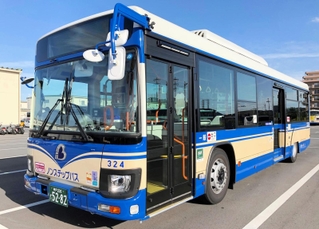 運賃の値上げを発表した阪神バスの路線バス車両（同社提供）