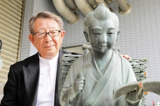 閉校した小学校の「二宮金次郎像」55万円で落札 珍しい「素直な