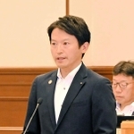 兵庫県議会本会議で、元西播磨県民局長の文書問題について「県民の皆さまにご心配をおかけしている」と謝罪した斎藤元彦知事＝県公館