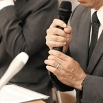 亡くなった息子や学校への思いを語る両親＝８日午後、相生市相生６、市文化会館なぎさホール（撮影・辰巳直之）