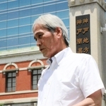 弁論準備手続き後、取材に応じ、「責任の所在をはっきりさせたい」と語った原告の堤敏さん＝10日午前、神戸市中央区橘通