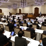 百条委員会設置の是非を議論する兵庫県議会＝神戸市中央区、県公館（撮影・笠原次郎）