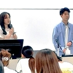 「まだまだいろんな世界があるよ」と学生らに語りかける成住佑菜さん（左）と石川遥稀さん＝神戸市長田区大谷町２、神戸常盤大